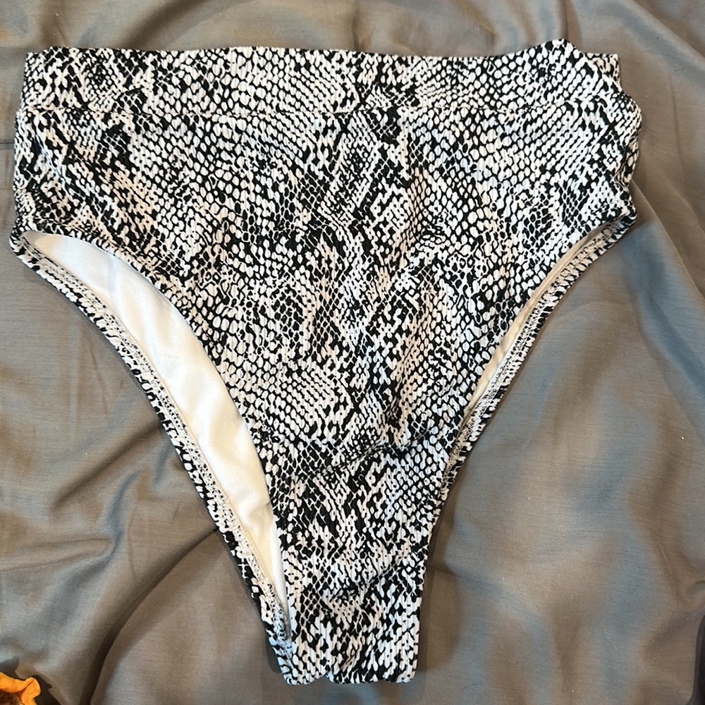 Bikini bottoms
